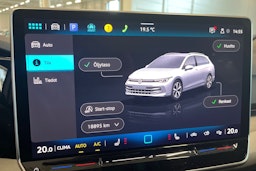 valkoinen Volkswagen Golf 2025 kuva 21.