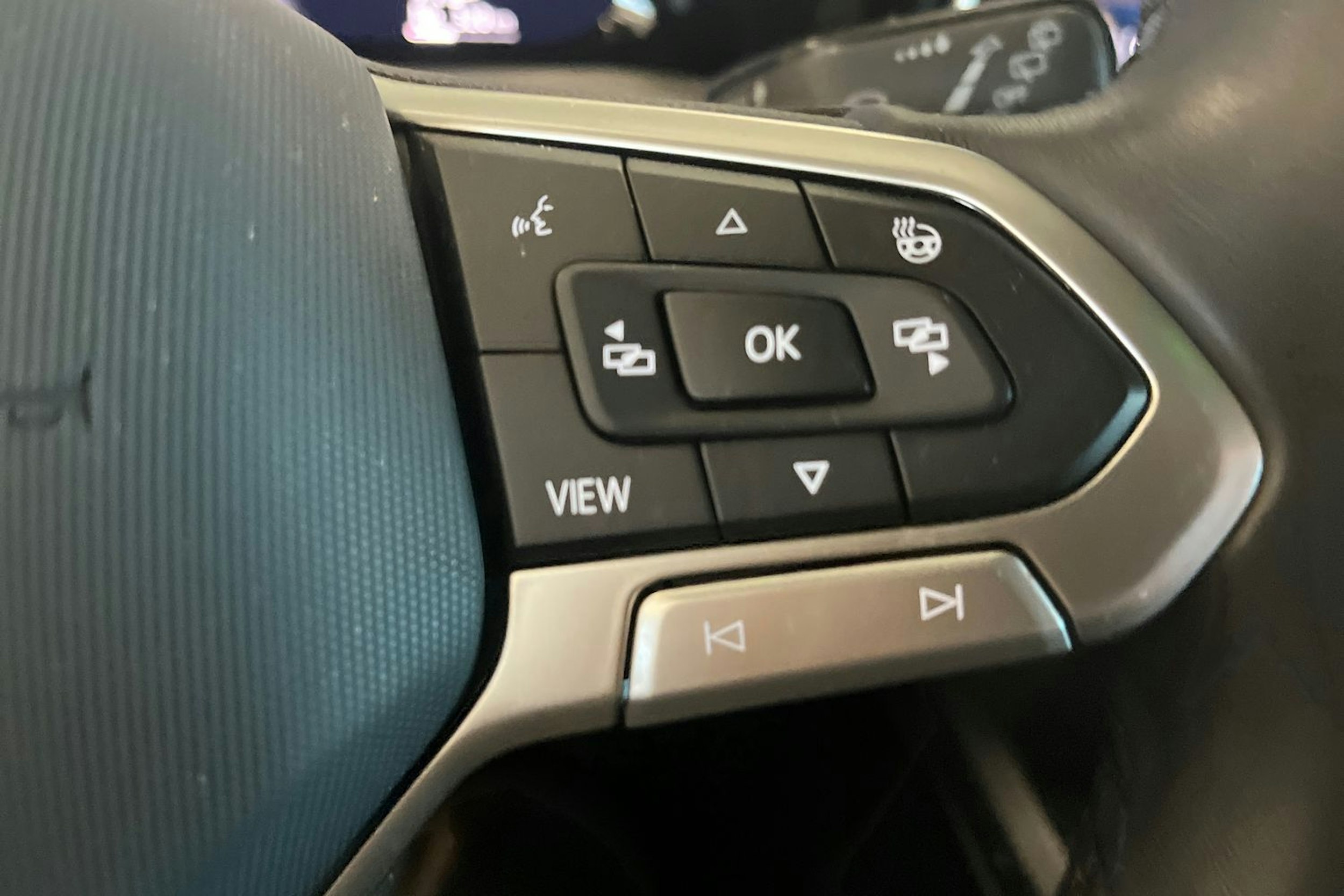 valkoinen Volkswagen Golf 2025 kuva 28.