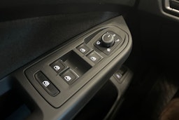 valkoinen Volkswagen Golf 2025 kuva 29.