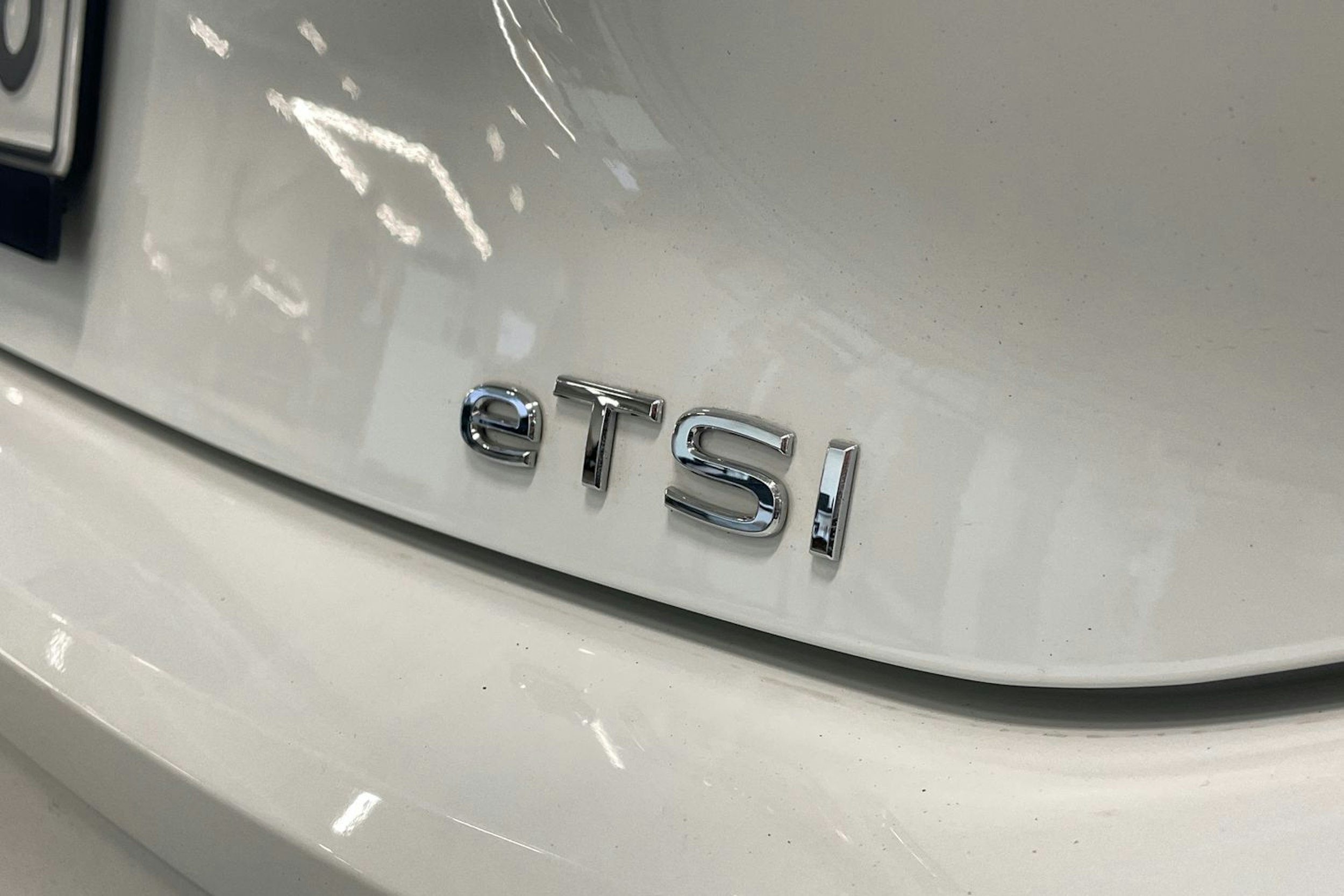 valkoinen Volkswagen Golf 2025 kuva 40.