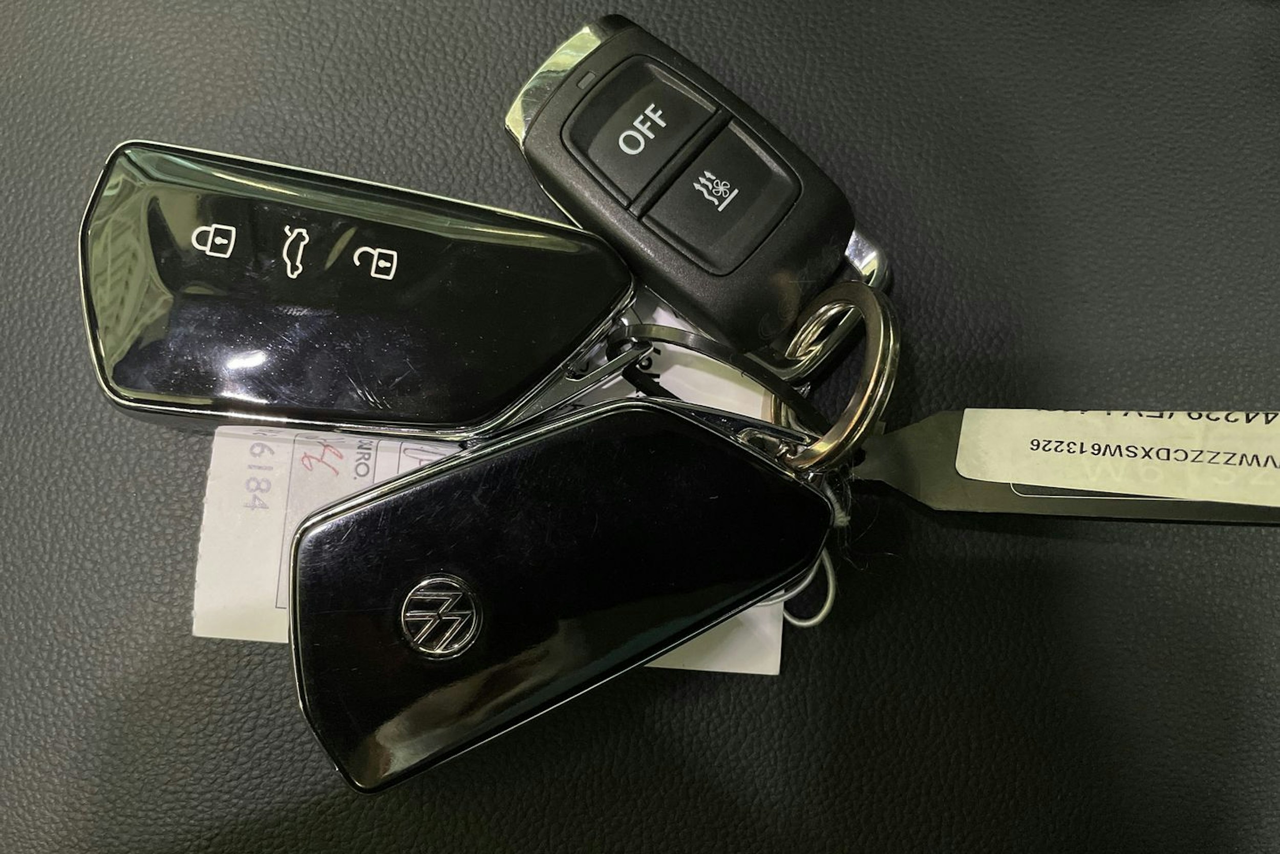 valkoinen Volkswagen Golf 2025 kuva 41.