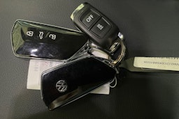 valkoinen Volkswagen Golf 2025 kuva 41.