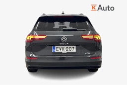 oranssi Volkswagen Golf 2025 kuva 3.