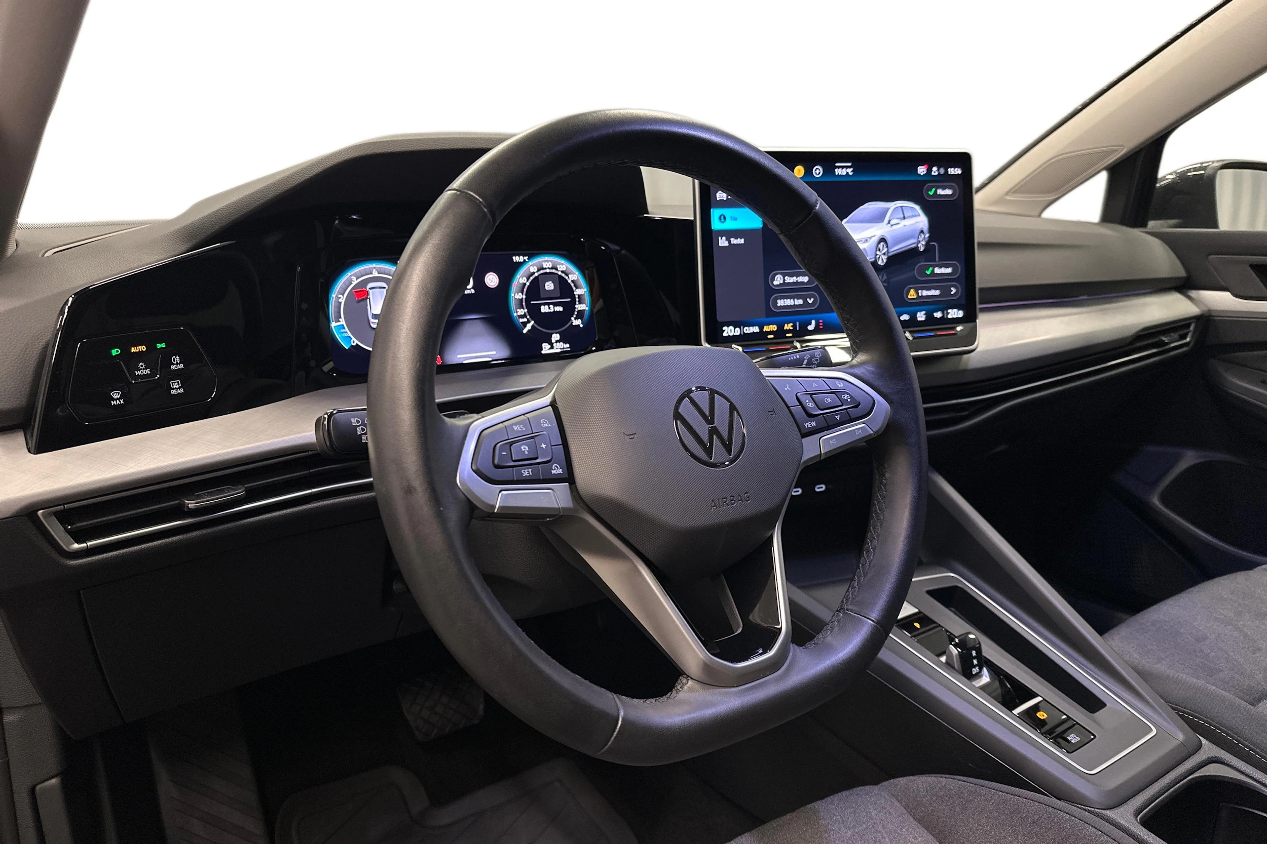 oranssi Volkswagen Golf 2025 kuva 6.