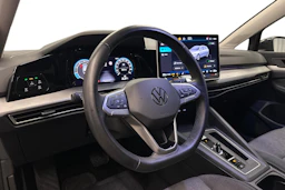 oranssi Volkswagen Golf 2025 kuva 6.