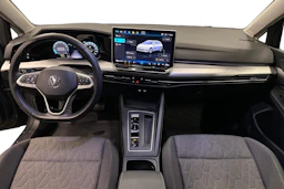 oranssi Volkswagen Golf 2025 kuva 7.