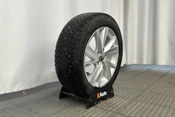 oranssi Volkswagen Golf 2025 kuva 10.