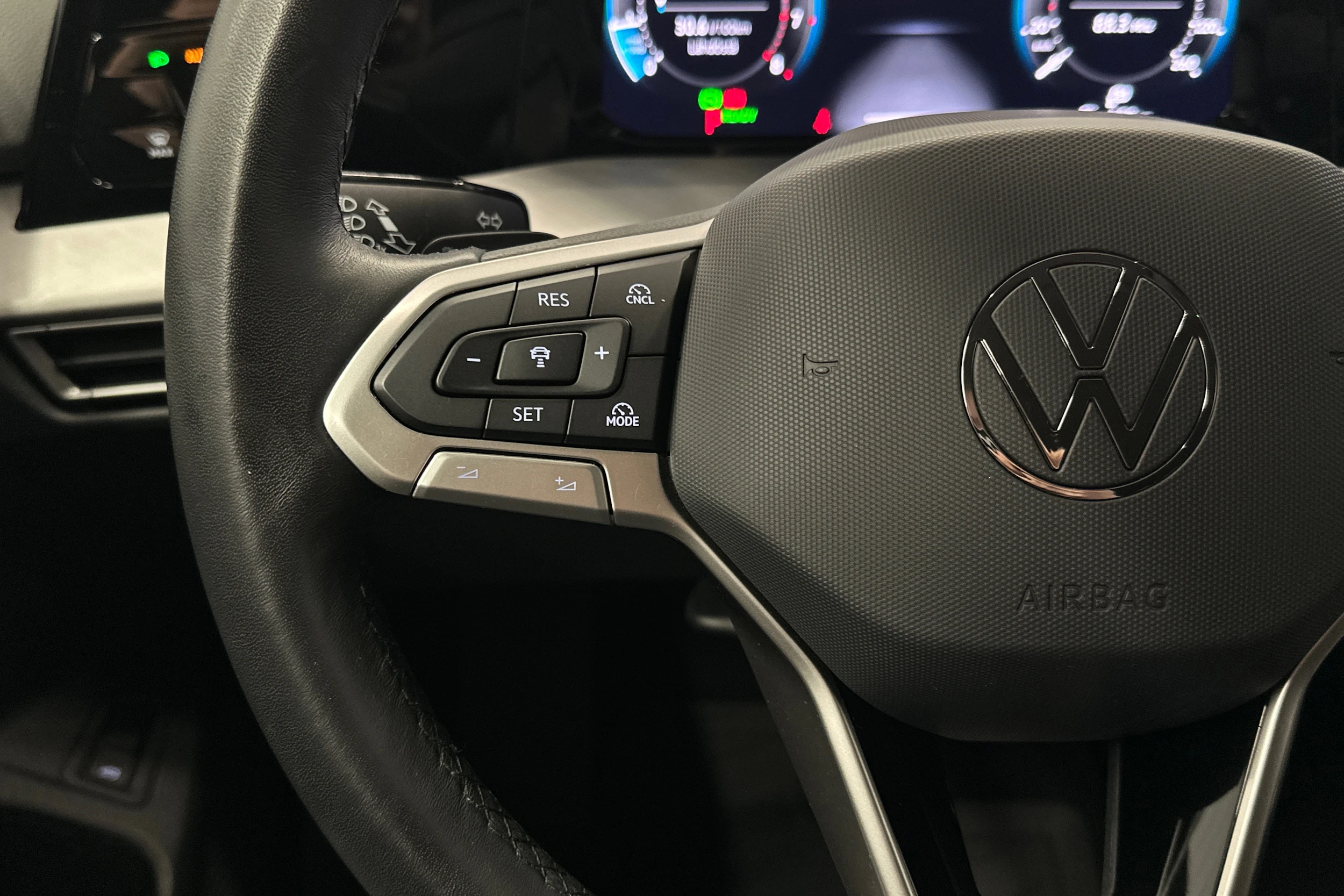 oranssi Volkswagen Golf 2025 kuva 11.