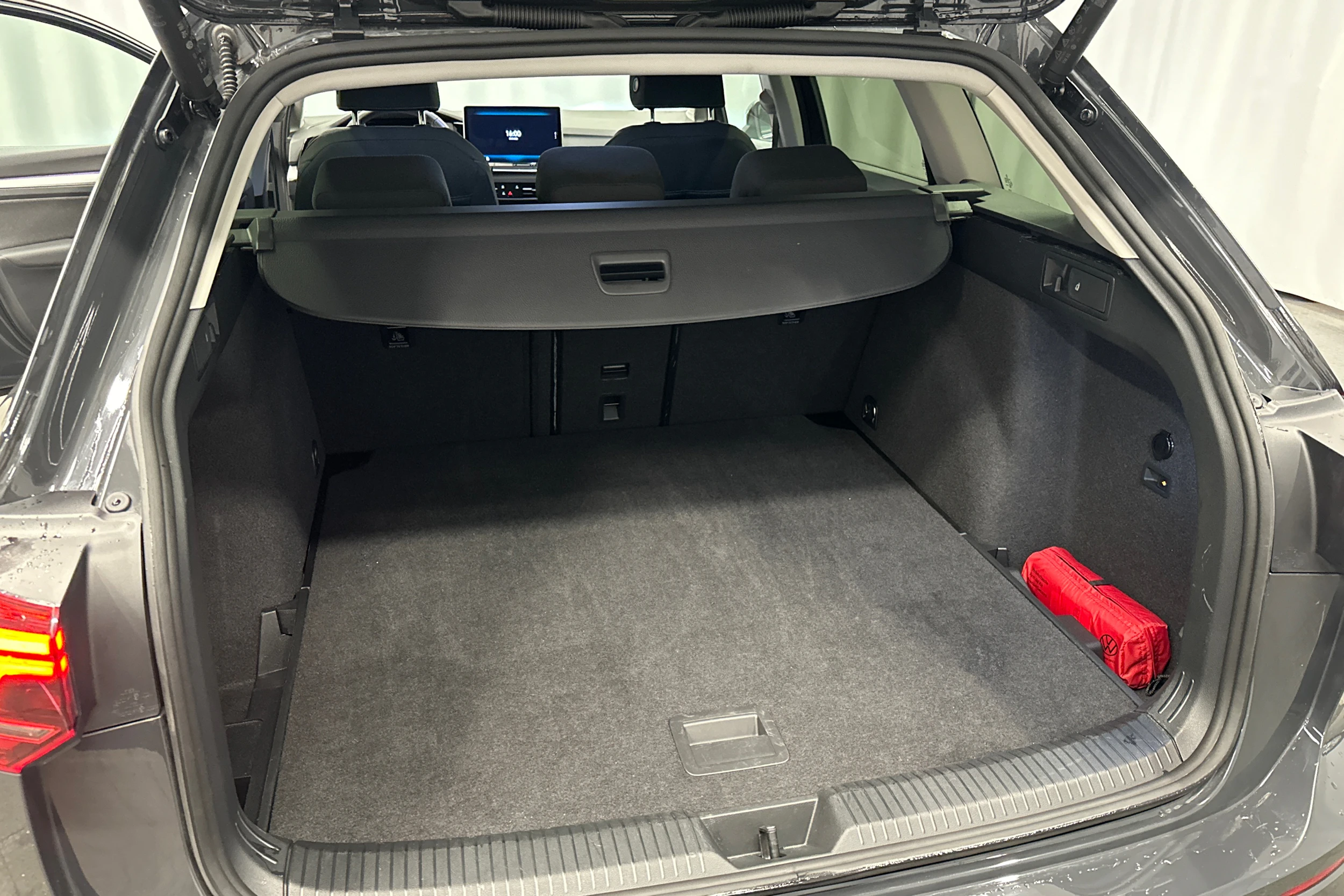 oranssi Volkswagen Golf 2025 kuva 34.