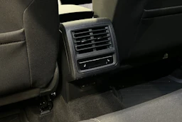 oranssi Volkswagen Golf 2025 kuva 38.