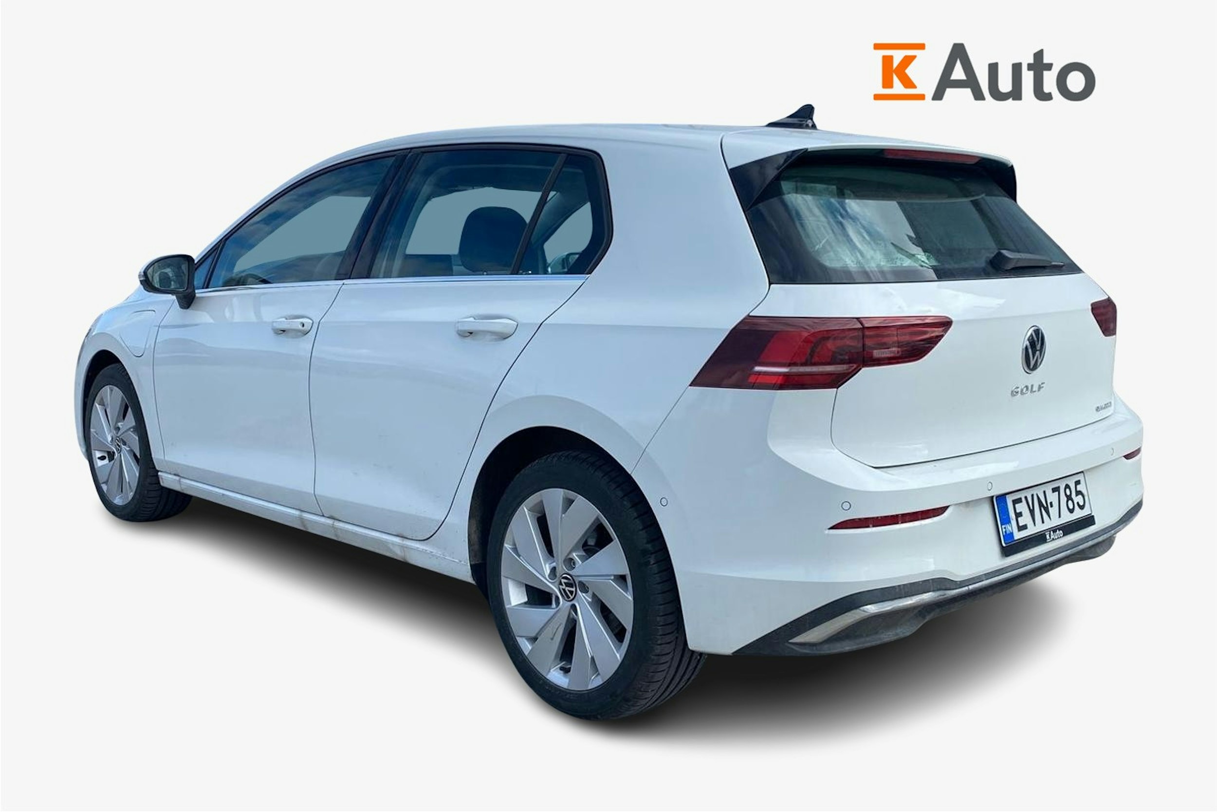 valkoinen Volkswagen Golf 2025 kuva 2.