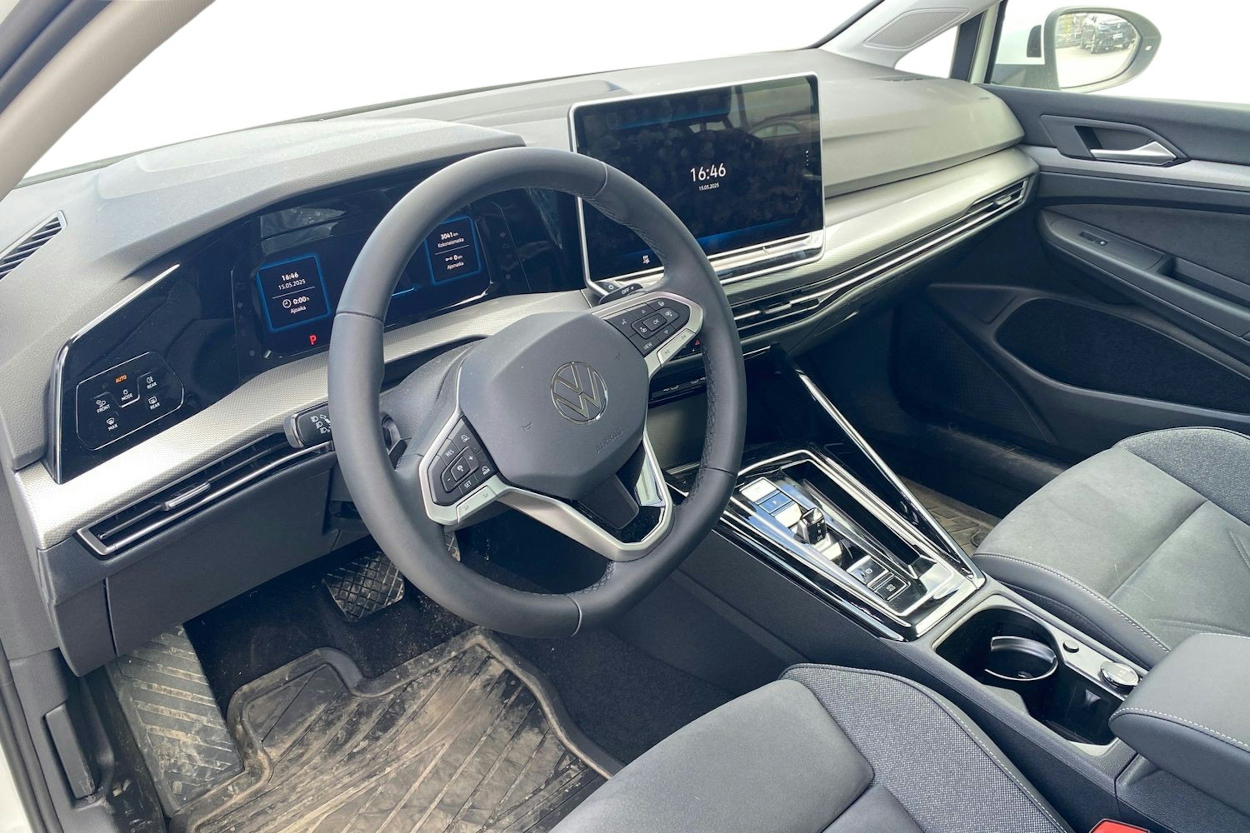 valkoinen Volkswagen Golf 2025 kuva 3.