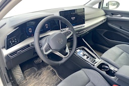 valkoinen Volkswagen Golf 2025 kuva 3.