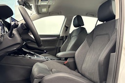 valkoinen Volkswagen Golf 2025 kuva 12.
