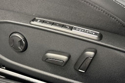 valkoinen Volkswagen Golf 2025 kuva 13.