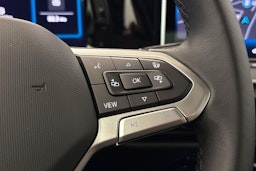 valkoinen Volkswagen Golf 2025 kuva 18.