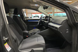 harmaa Volkswagen Golf 2025 kuva 11.