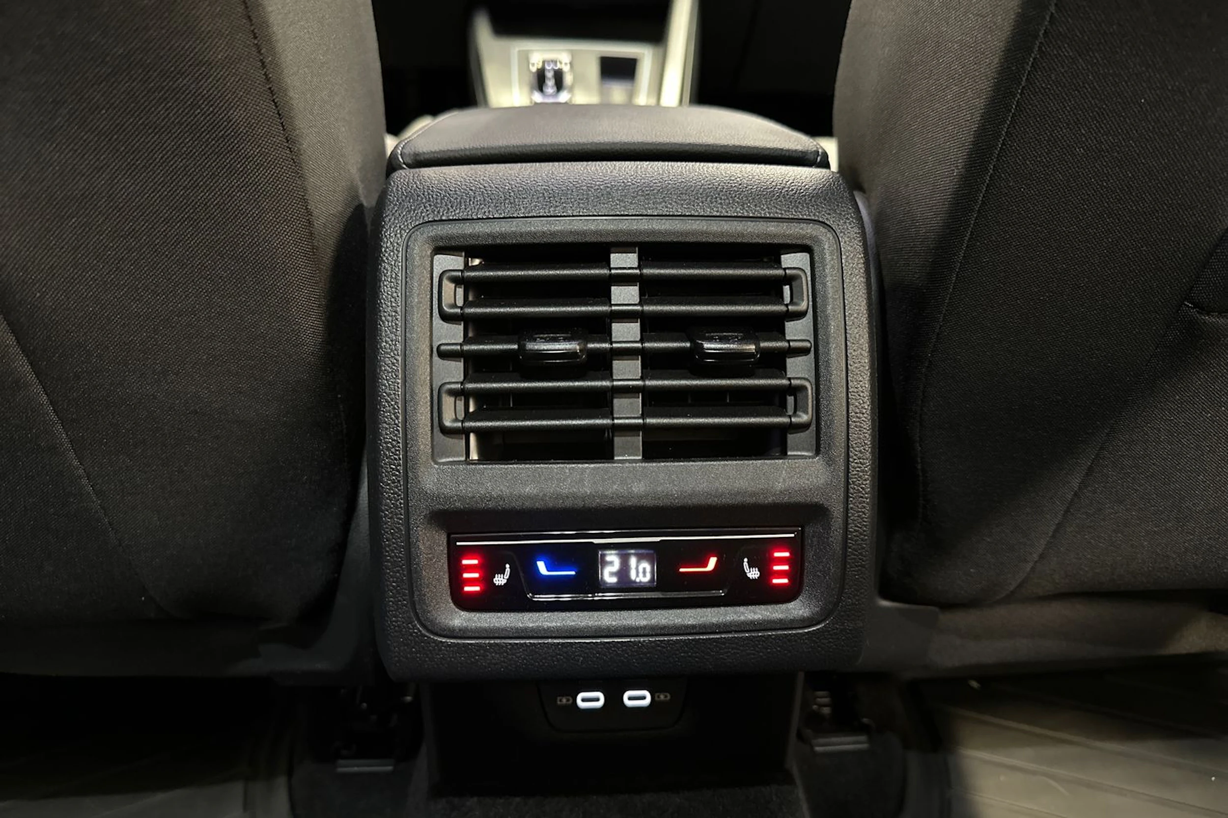 harmaa Volkswagen Golf 2025 kuva 12.