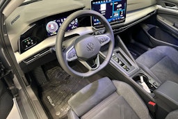 harmaa Volkswagen Golf 2025 kuva 6.