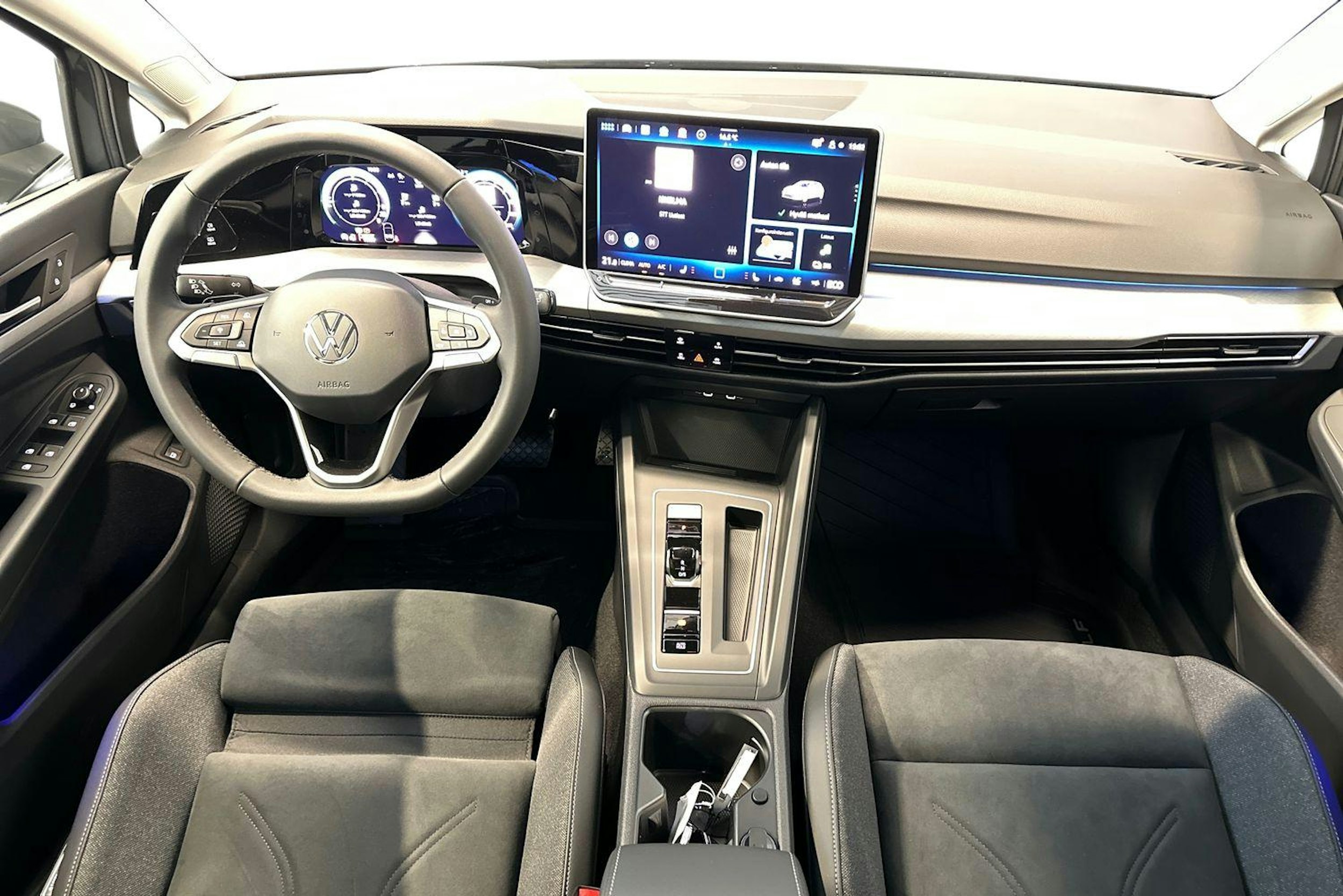 harmaa Volkswagen Golf 2025 kuva 7.