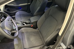 harmaa Volkswagen Golf 2025 kuva 11.