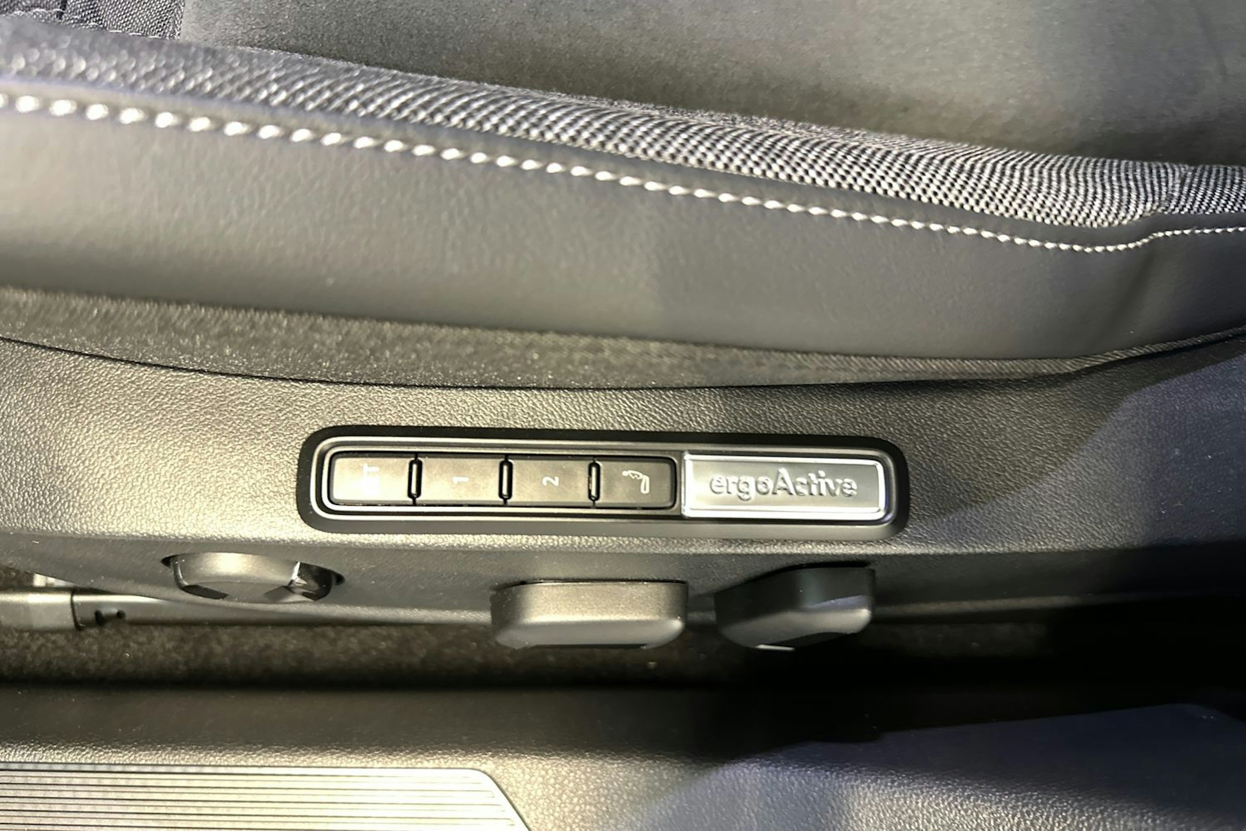 harmaa Volkswagen Golf 2025 kuva 12.