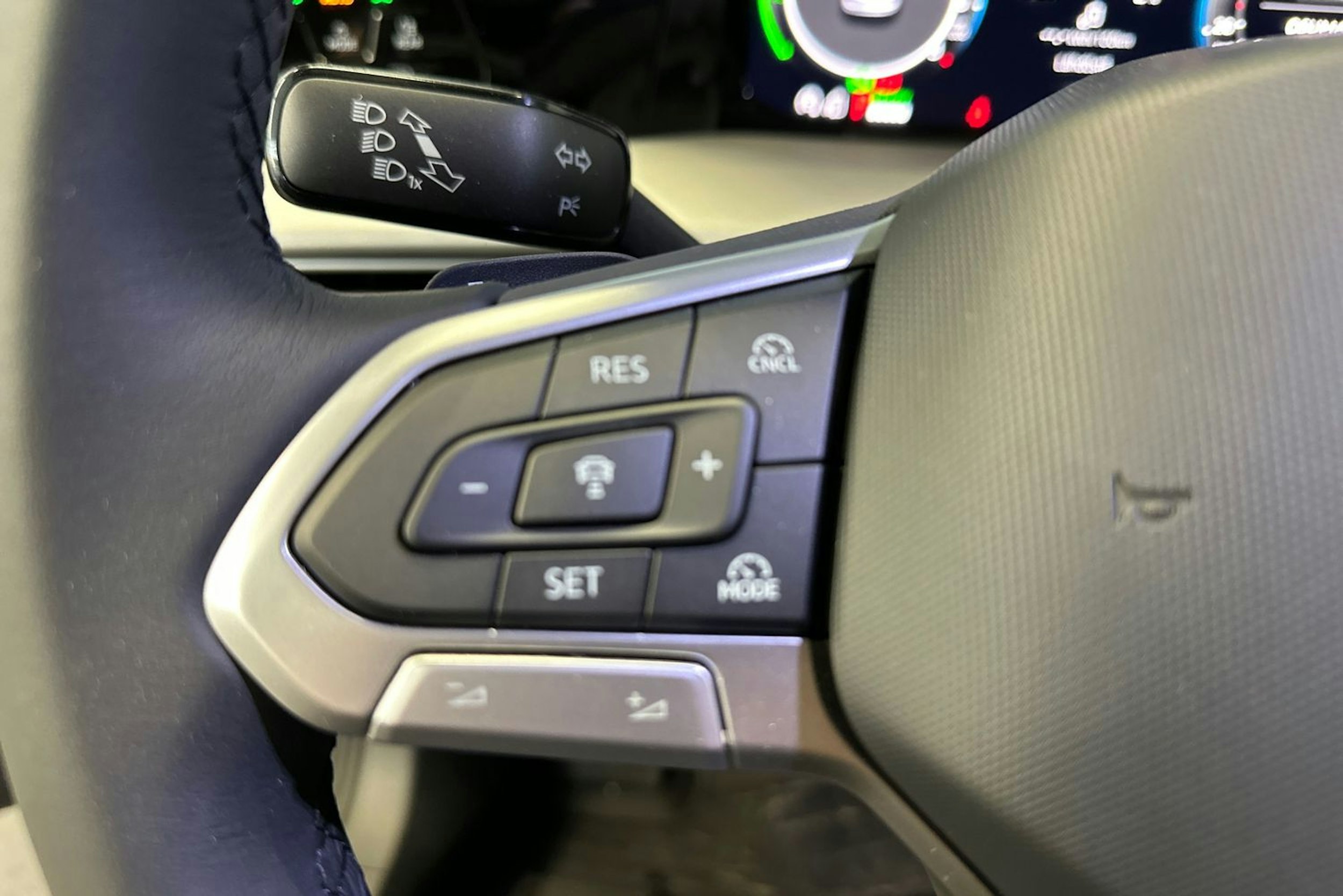 harmaa Volkswagen Golf 2025 kuva 13.