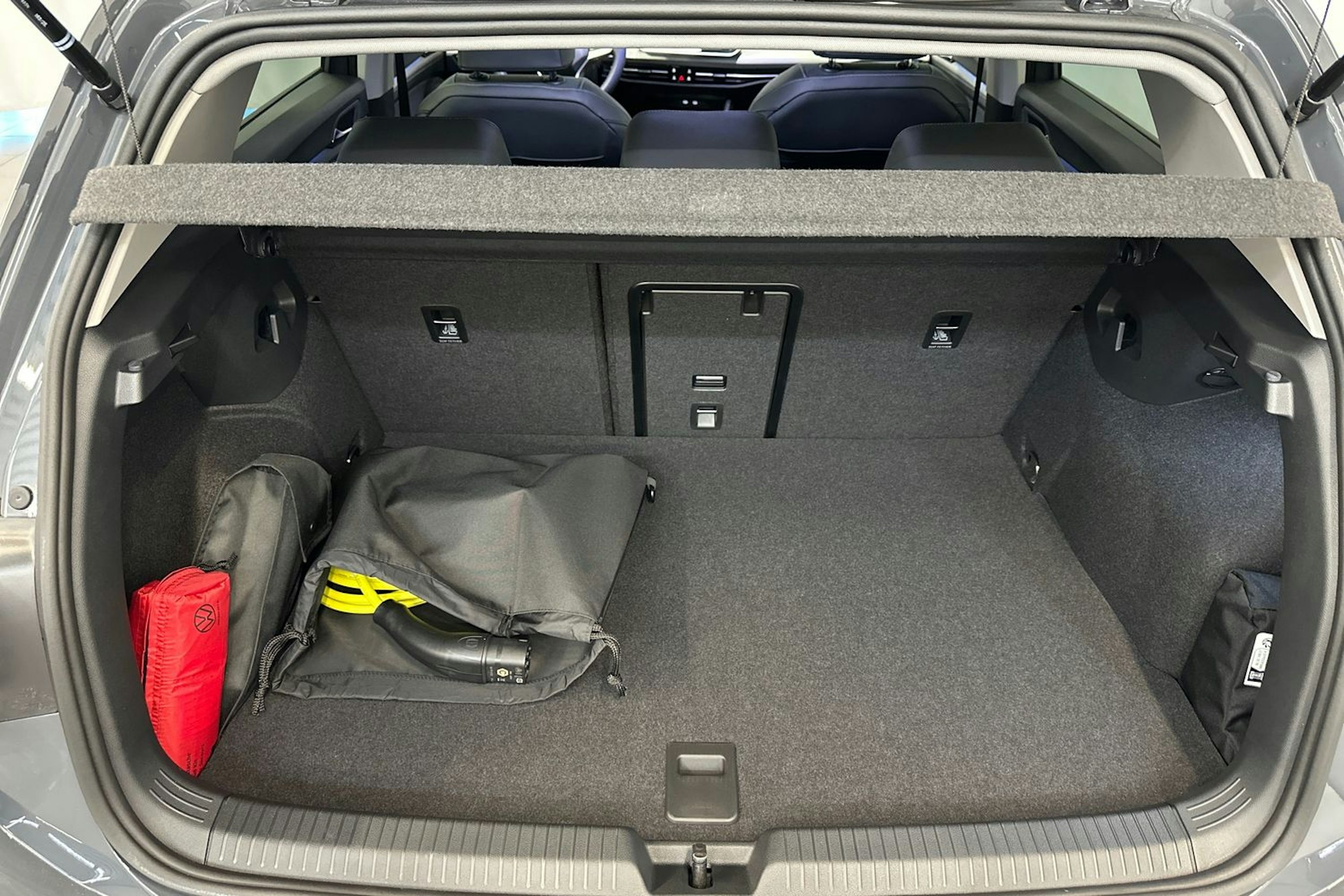 harmaa Volkswagen Golf 2025 kuva 18.