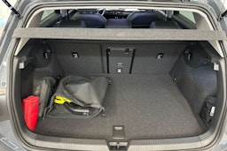 harmaa Volkswagen Golf 2025 kuva 18.