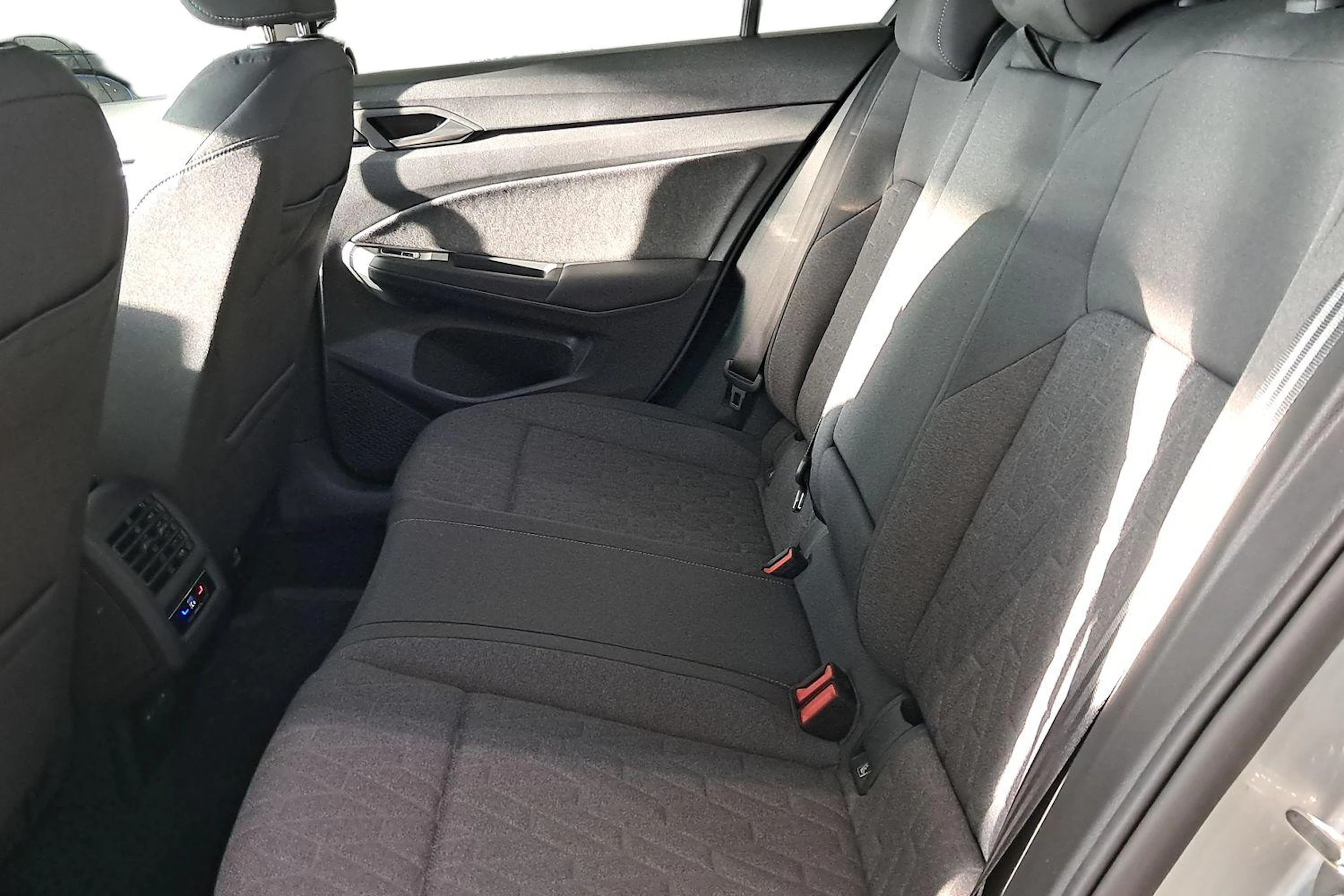 met. harmaa Volkswagen Golf 2026 kuva 8.