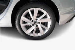 met. harmaa Volkswagen Golf 2026 kuva 9.