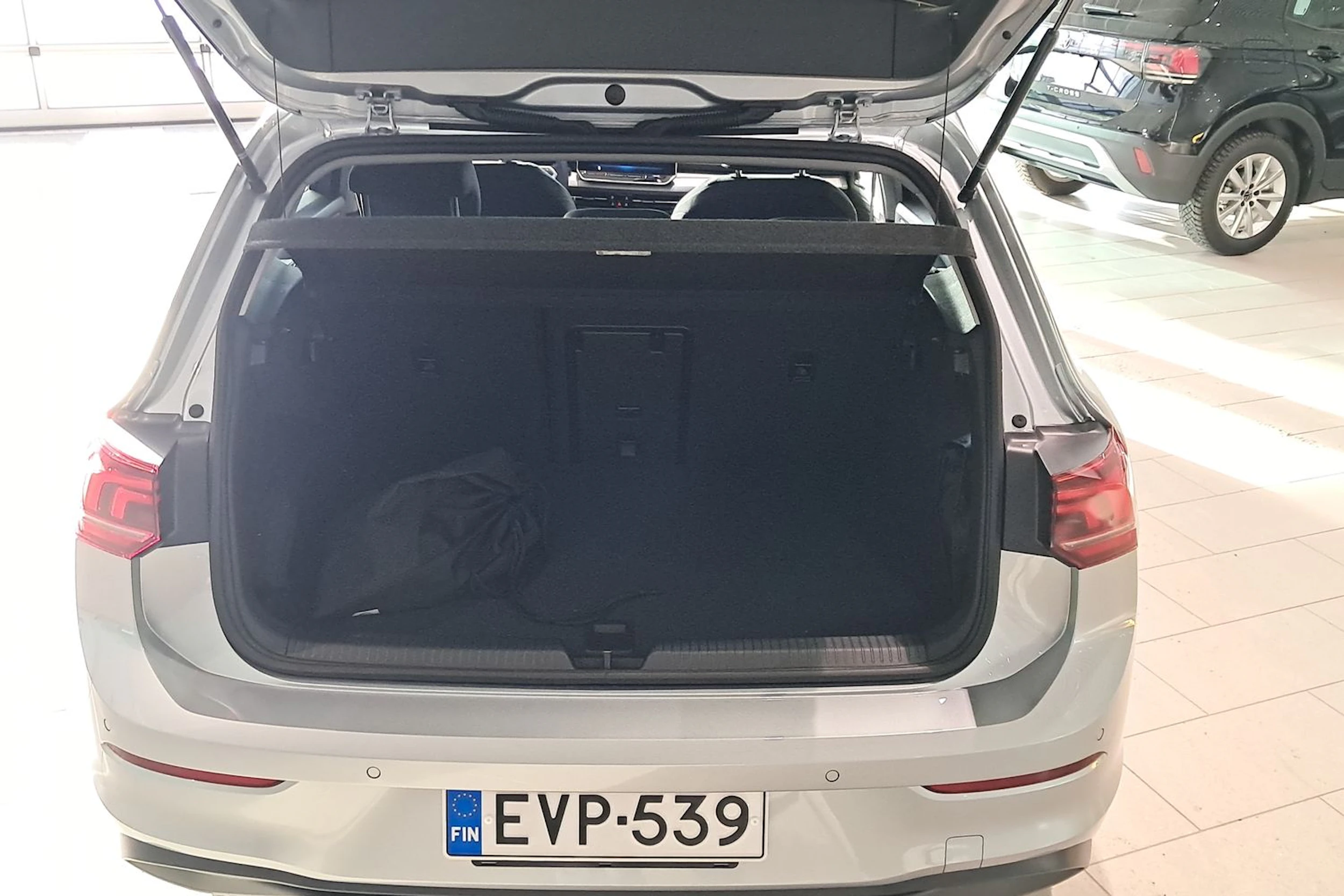 met. harmaa Volkswagen Golf 2026 kuva 12.