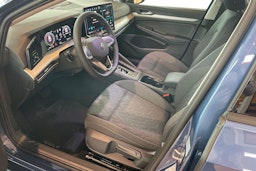 sininen Volkswagen Golf 2025 kuva 6.