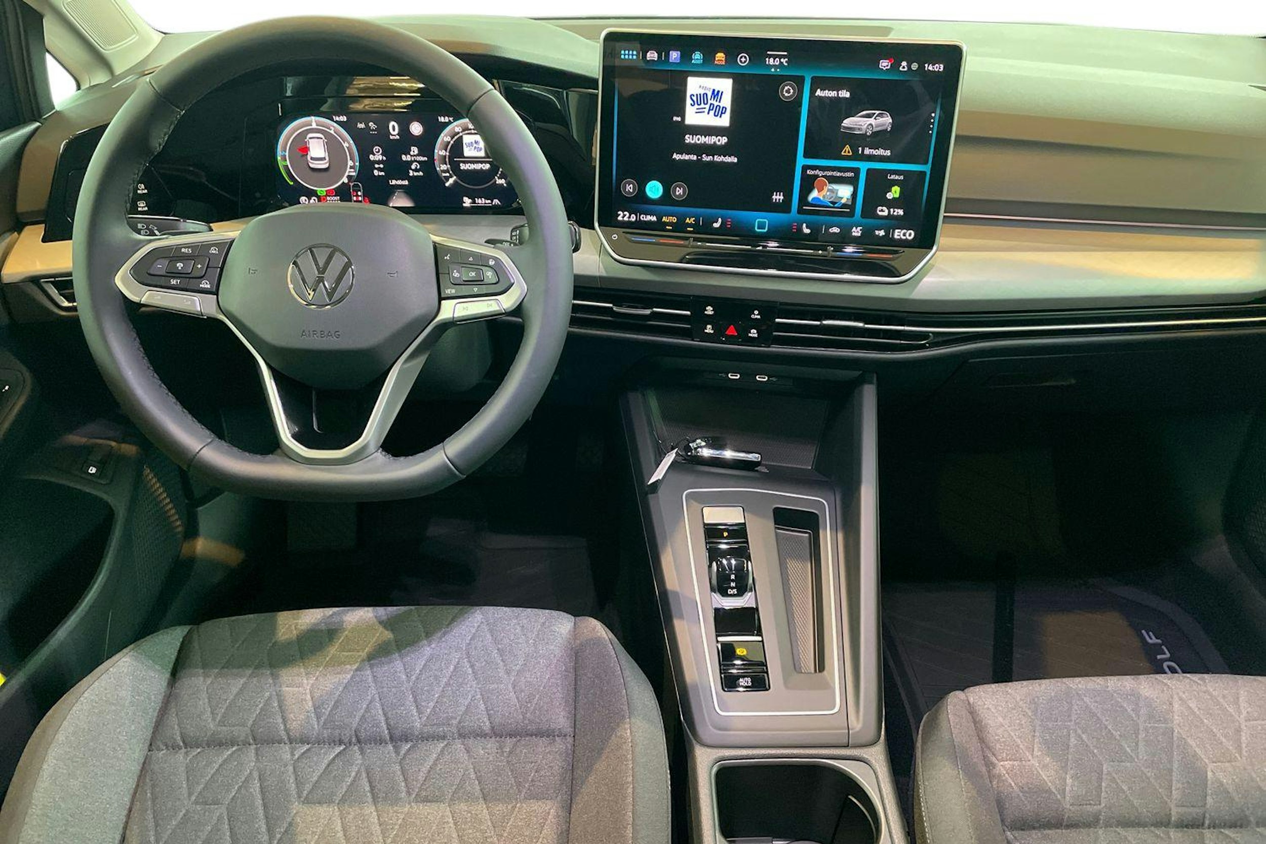 sininen Volkswagen Golf 2025 kuva 7.