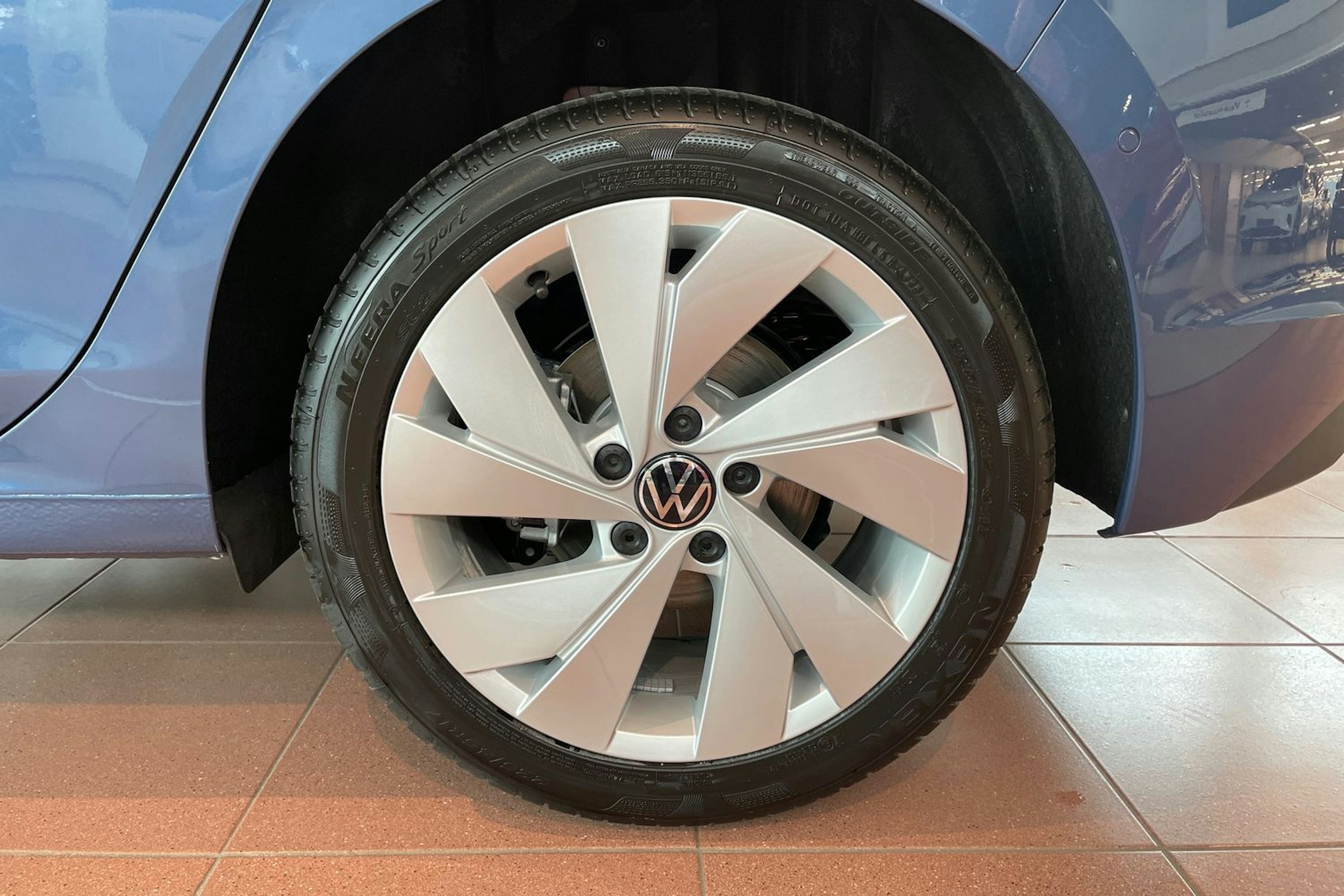 sininen Volkswagen Golf 2025 kuva 10.