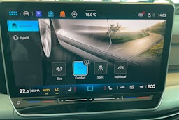 sininen Volkswagen Golf 2025 kuva 12.