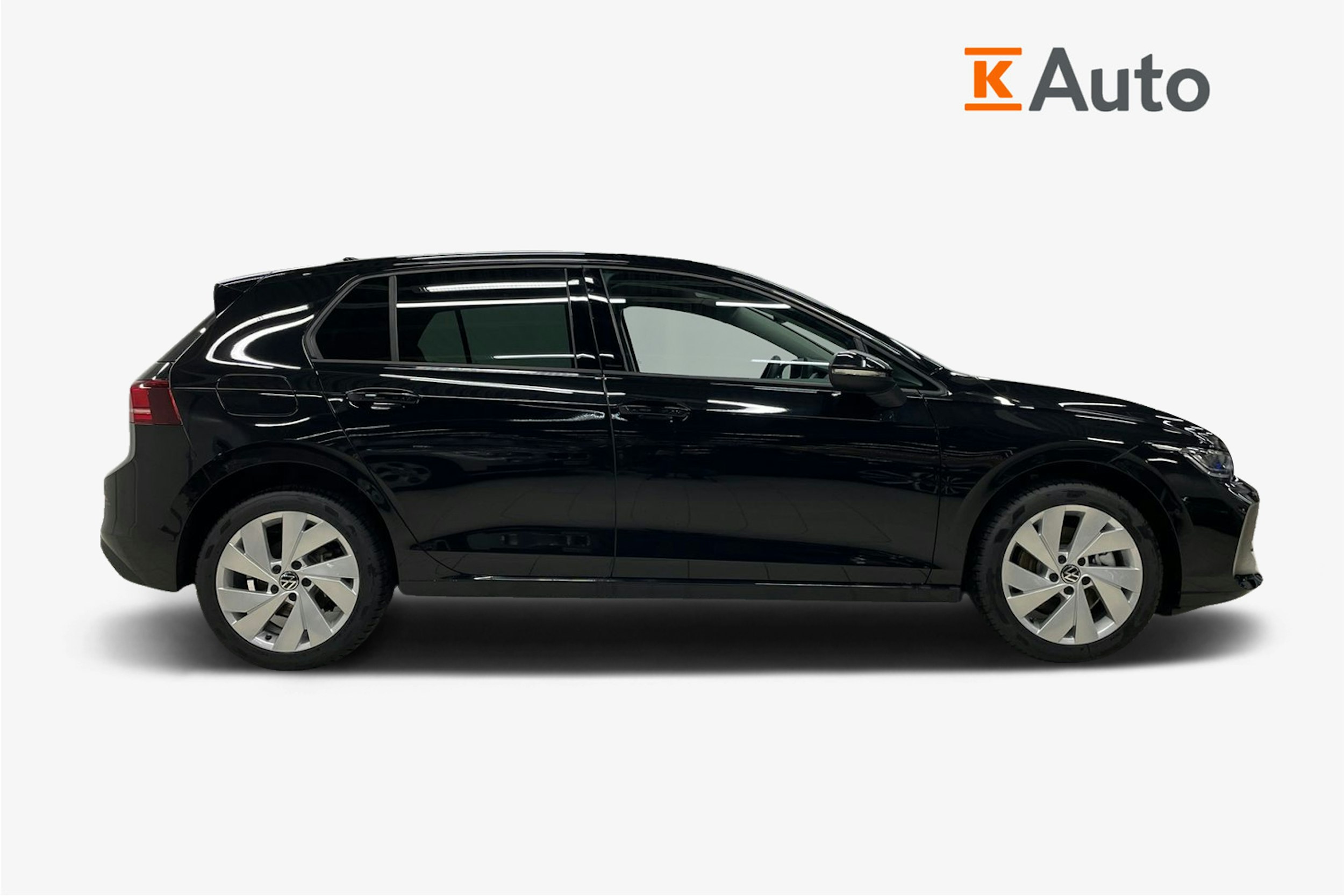 musta Volkswagen Golf 2025 kuva 5.