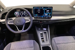 musta Volkswagen Golf 2025 kuva 7.