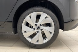 musta Volkswagen Golf 2025 kuva 9.