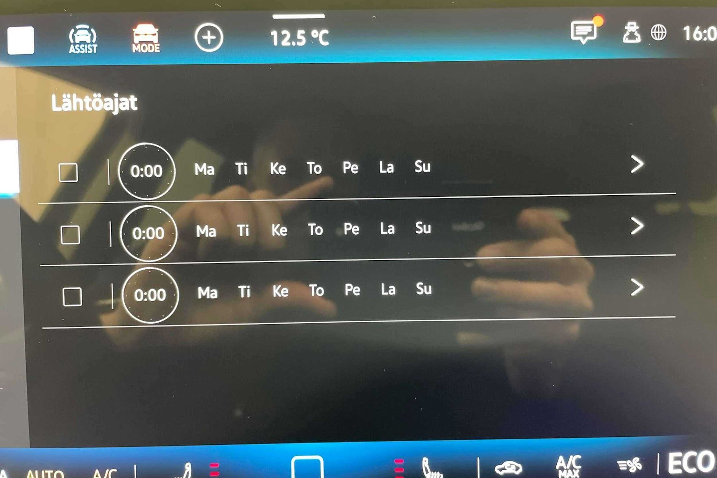 musta Volkswagen Golf 2025 kuva 13.