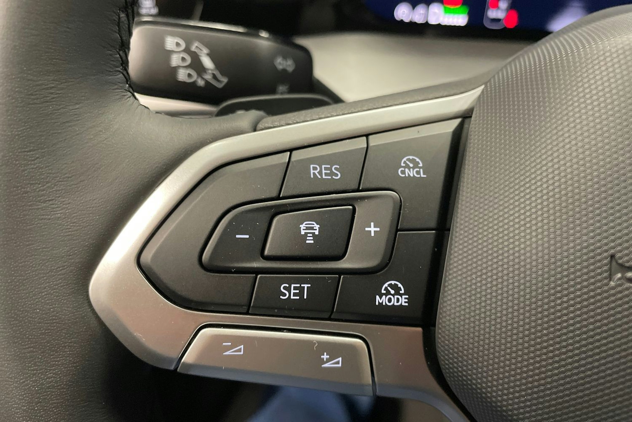 musta Volkswagen Golf 2025 kuva 14.