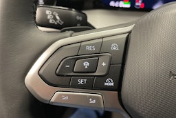 musta Volkswagen Golf 2025 kuva 14.