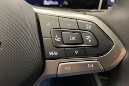 musta Volkswagen Golf 2025 kuva 15.