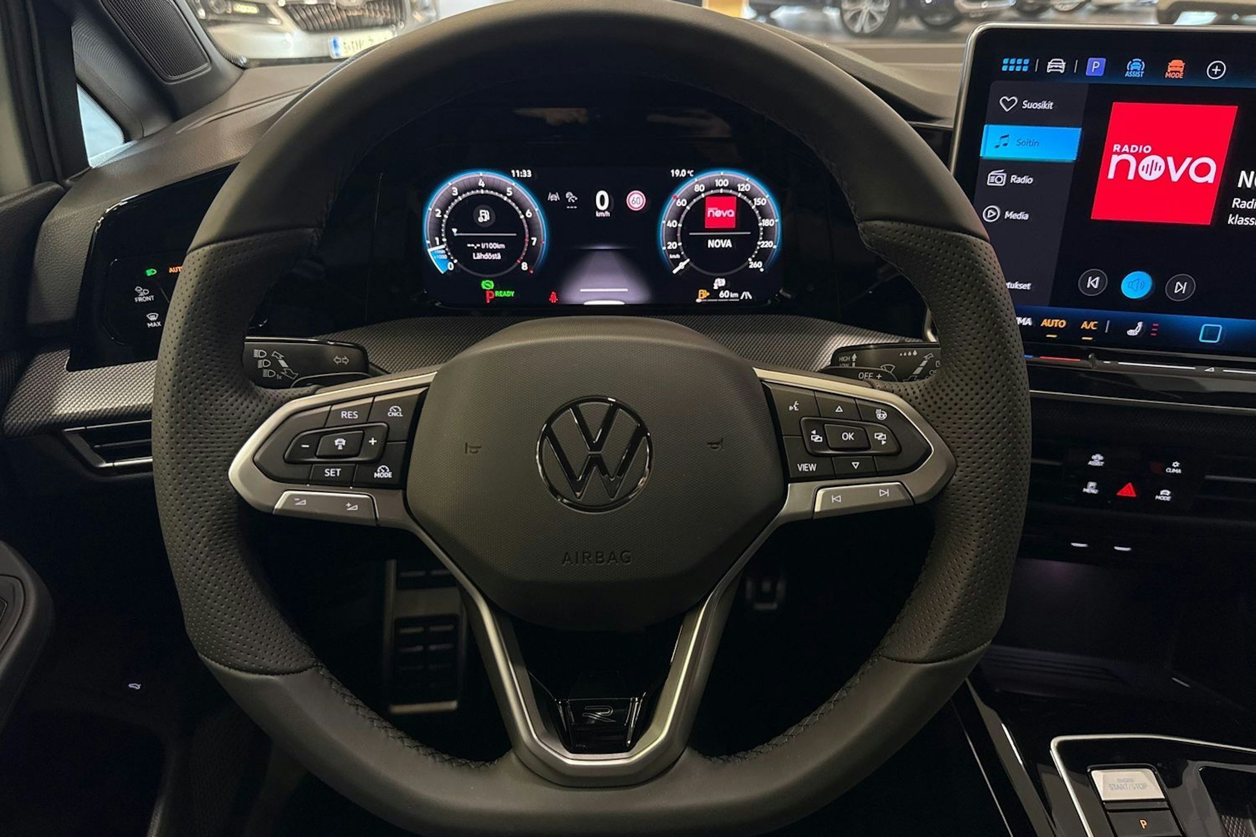 valkoinen Volkswagen Golf 2025 kuva 5.