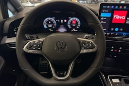 valkoinen Volkswagen Golf 2025 kuva 5.