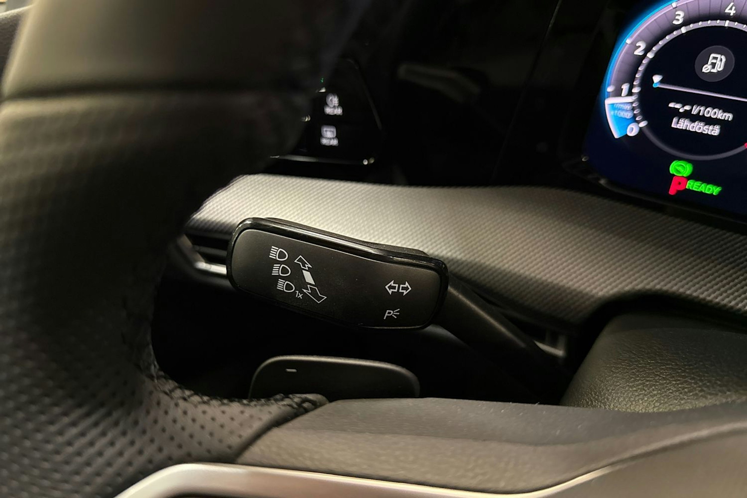valkoinen Volkswagen Golf 2025 kuva 8.
