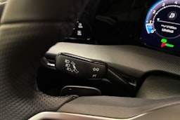 valkoinen Volkswagen Golf 2025 kuva 8.