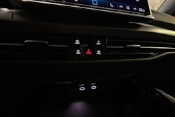valkoinen Volkswagen Golf 2025 kuva 15.