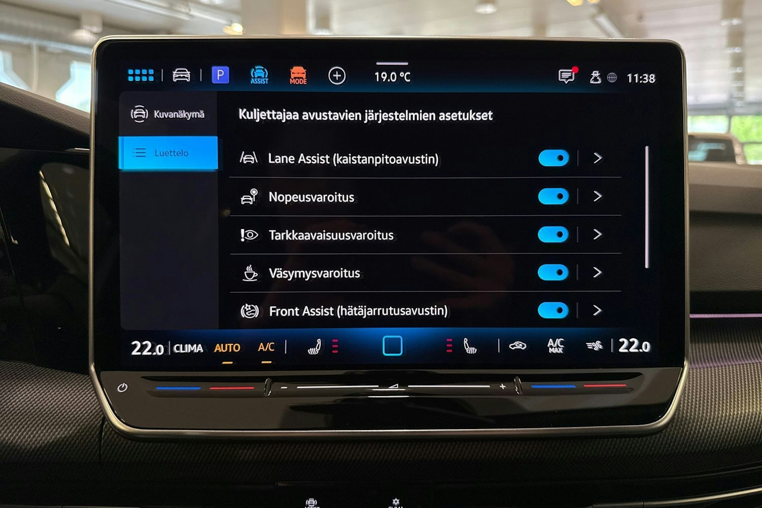 valkoinen Volkswagen Golf 2025 kuva 19.