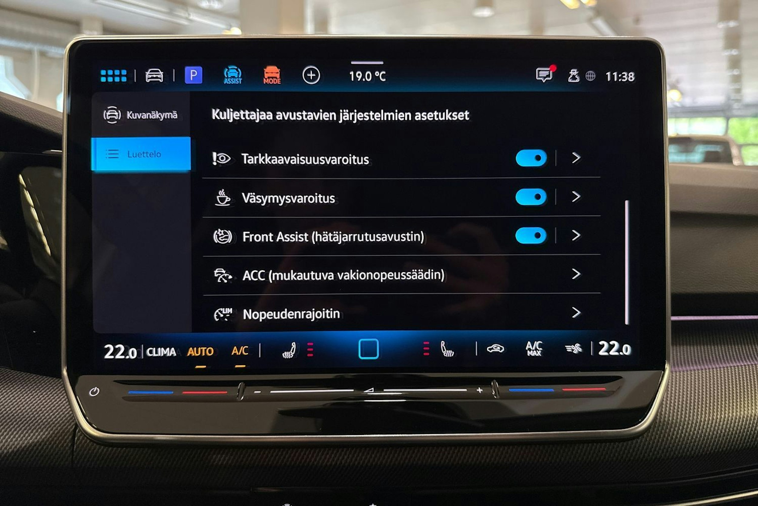 valkoinen Volkswagen Golf 2025 kuva 20.